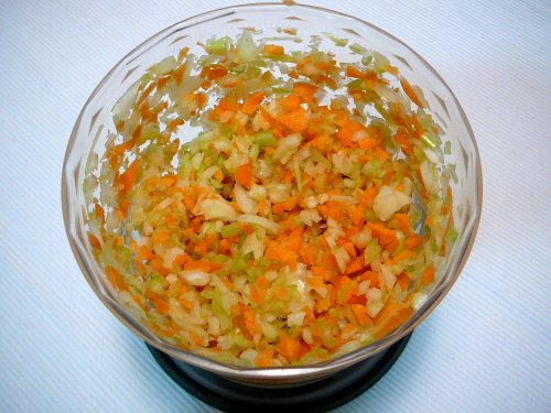 Apio, zanahoria y cebolla
