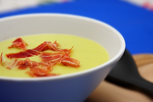 Crema de aguacate y peras con jamón